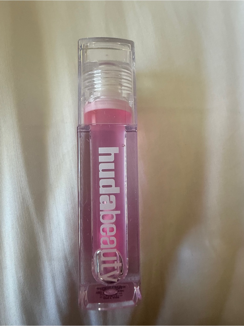 💛2/$25 HUDA BEAUTY Faux Filler Ultra-Hydating
Tinted Jelly Lip Oil - Juicy Goji